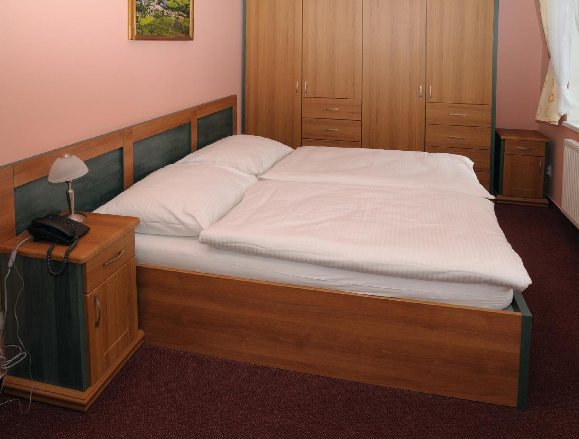 Lazne Evzenie Hotel กลาชเตเรซ นาด โอห์รี ภายนอก รูปภาพ